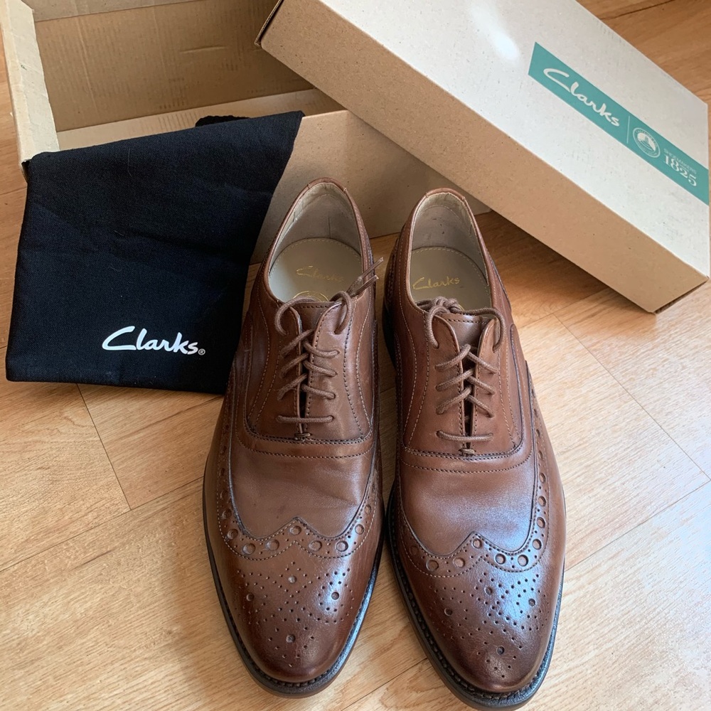 Clark’s brown leather oxfords - men size 8